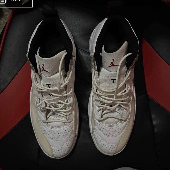 Jordan 12 Rising Sun - Picture 3 of 5